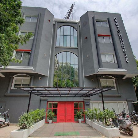 Oyo Townhouse 150 Shreyas Colony Hotel Ahmedabad Exterior foto
