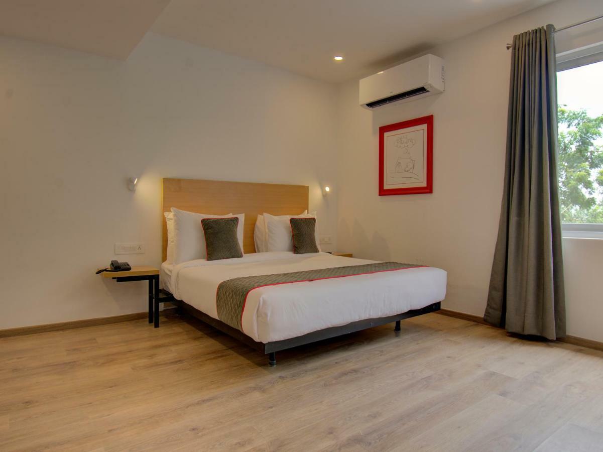 Oyo Townhouse 150 Shreyas Colony Hotel Ahmedabad Exterior foto