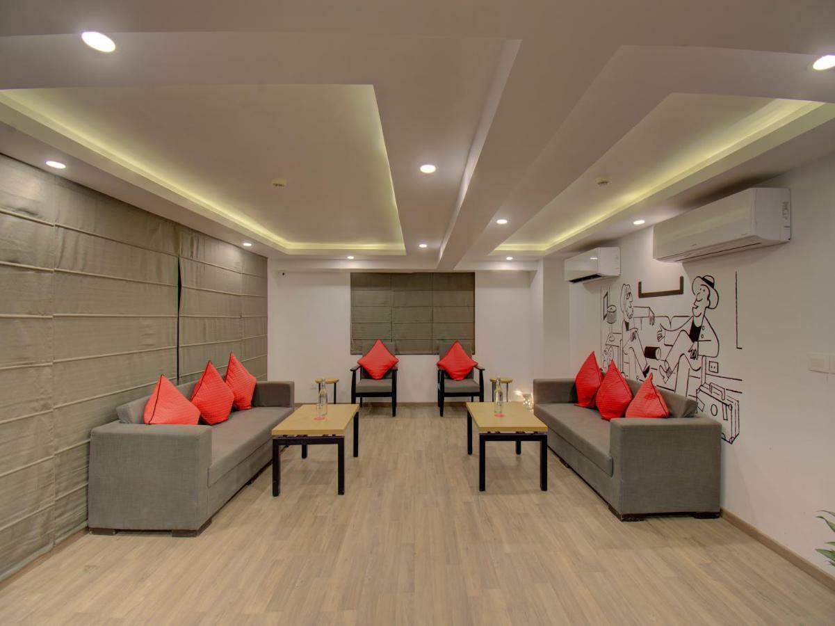 Oyo Townhouse 150 Shreyas Colony Hotel Ahmedabad Exterior foto